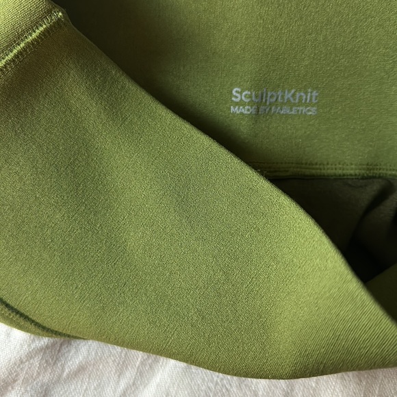 Fabletics green earth day leggings women’s active wear - Picture 2 of 3